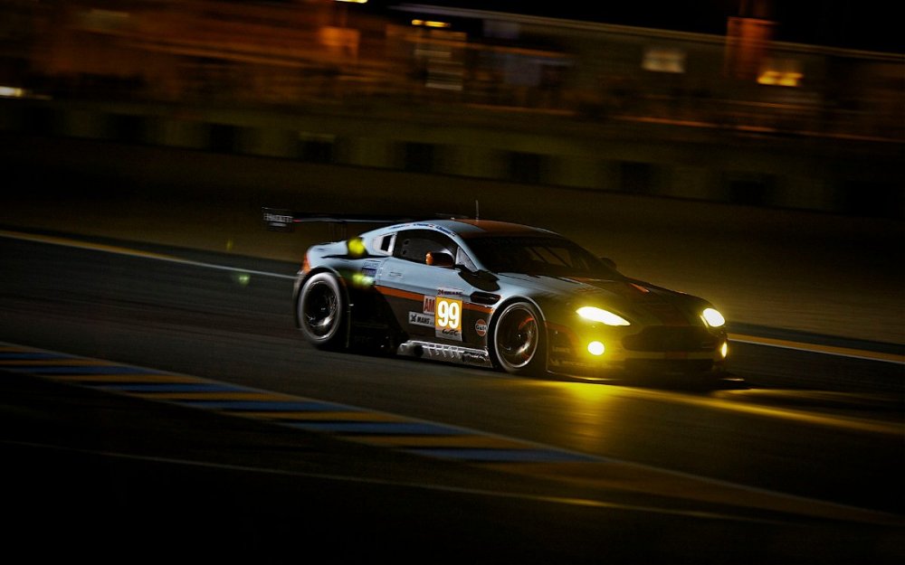 aston-martin-vantage-night-race-widescreen-wallpapers-57f267a4b99373431eef40cd.jpg